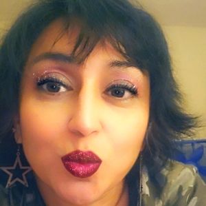 Meet your Posher, Diane ☺Posh Ambassador